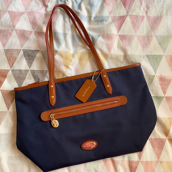 Coach Handbags - Coach Tote bag